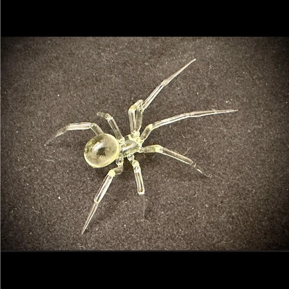 Uranium Vaseline Glass - Picture 2 of 2